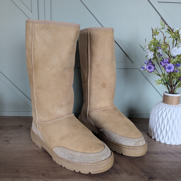 UGG sheepskin boot - Picture 6 of 12